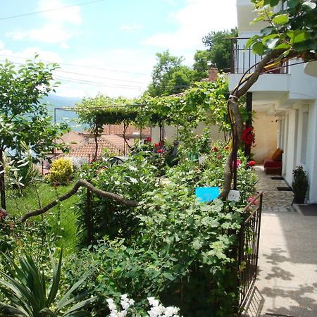 Apartments Villa Saray โอครีด ภายนอก รูปภาพ